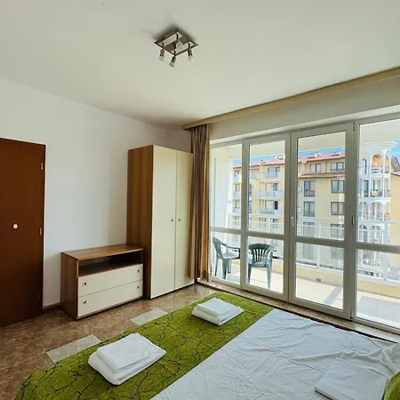 Sunny House 302 Two Bedroom Apartman *